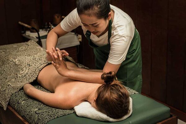 Majesticayurveda - Full Body Swedish Massage (Oil Therapy)