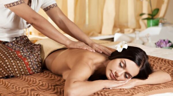 Vedathaispa - Full Aromatherapy Massage (Oil Therapy)